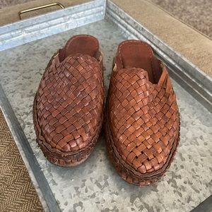 Gently worn Mohinders Woven City Slippers, Men’s Size 12
